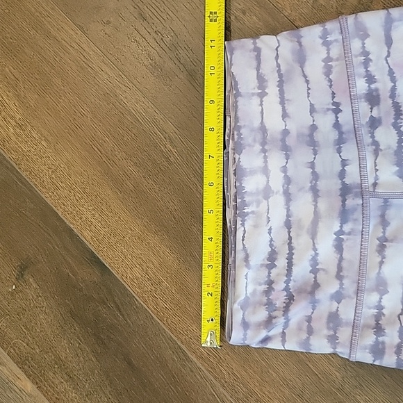 Athleta Elation Printed Capri Leggings xdPurple Gray Tie-Dye Stripe Slit… - Picture 6 of 12